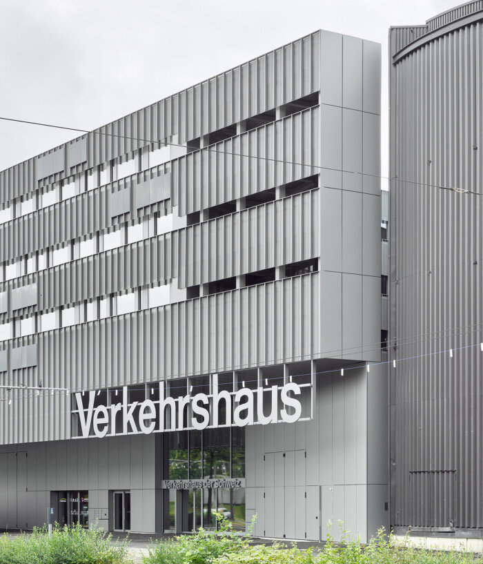 Rood Luzern Verkehrshaus Schweiz Mehrzweckgebaude 01